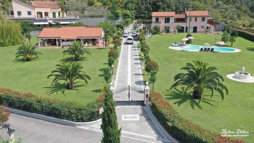 B&b voor 3 personen, with Terras and Tuin as well as Zwembad and Uitzicht in Casarza Ligure