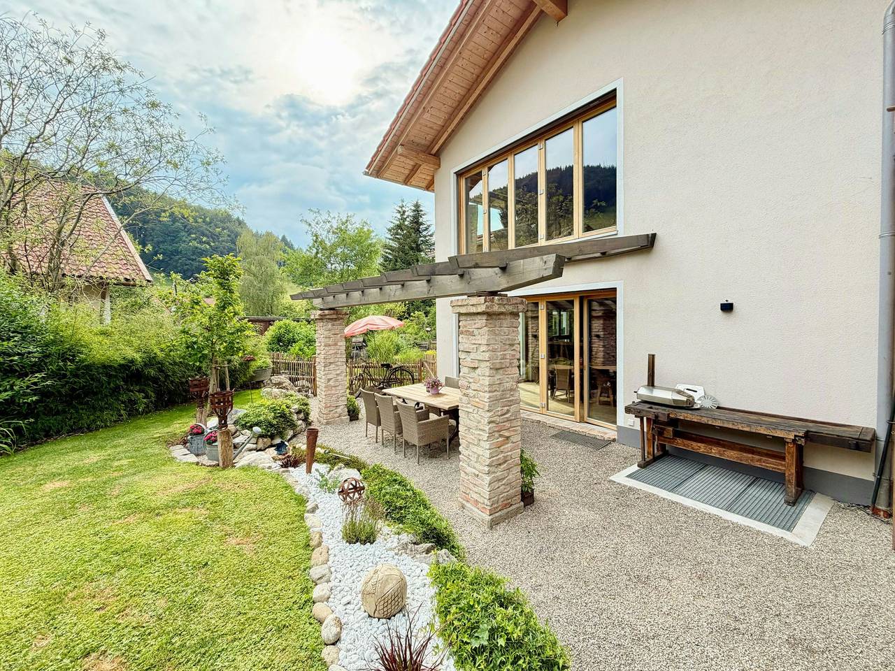 Loft mit Seerosenteich und Bergalmen in Hausham, Alpenland Tegernsee Schliersee