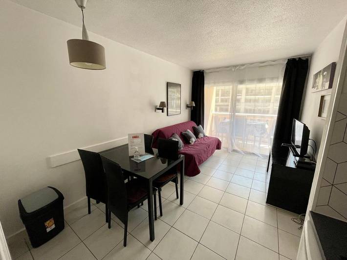 Gîte pour 4 personnes, avec piscine ainsi que balcon et jacuzzi dans Office De Tourisme Cannes La Bocca - 4