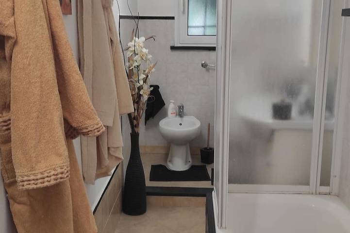 Location de vacances pour 3 personnes, avec terrasse ainsi que jardin et jacuzzi à Leivi - 4