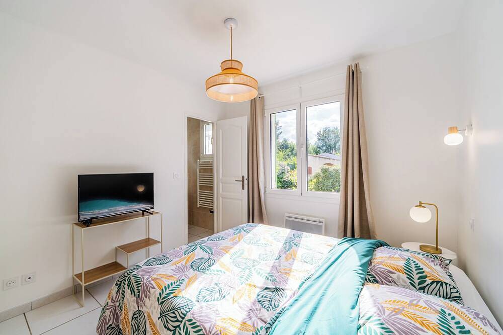 Villa with swimming pool 8P between Ile sur la Sorgue & Avignon in Caumont-sur-Durance, Vaucluse