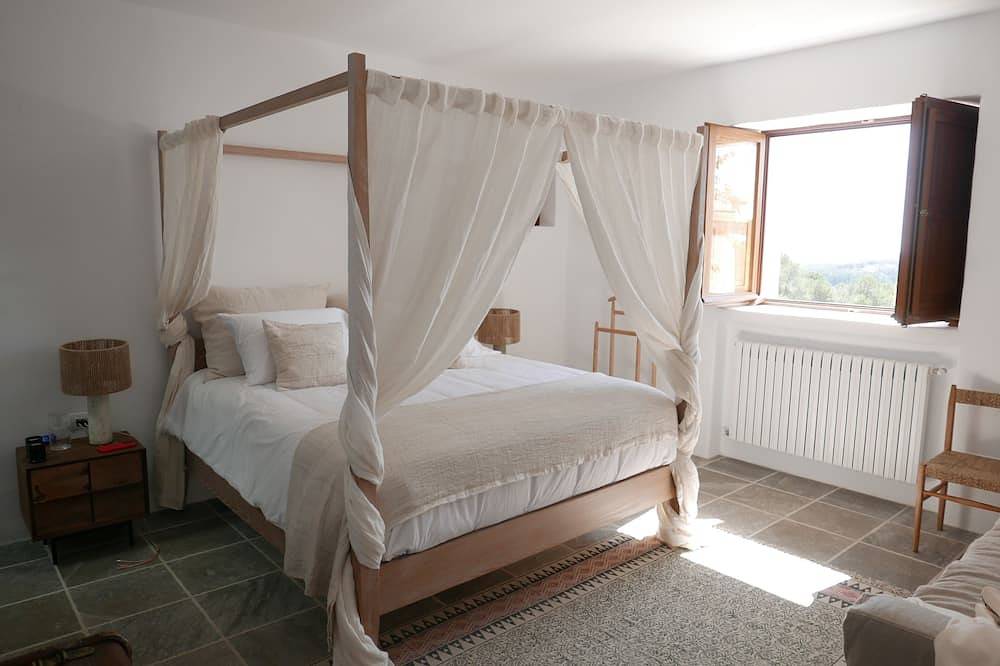 Luxury Villa in 15 Acres of Private Land in the Heart of Ibiza in Santa Gertrudis de Fruitera, Santa Eulària des Riu