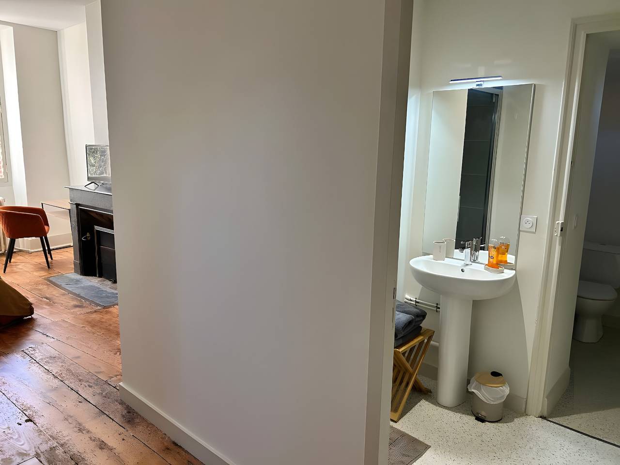 Room 9 with Shared Terrace, Communal Garden and Wi-Fi in Vic-en-Bigorre, Hautes-Pyrénées