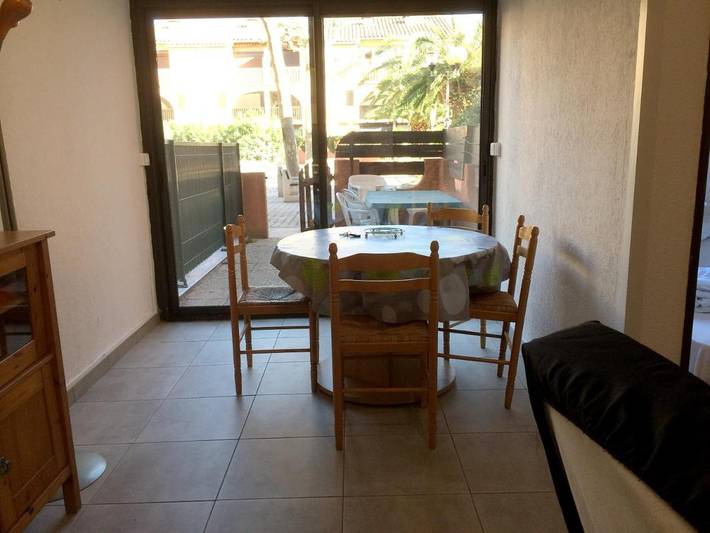 Gîte pour 4 personnes, avec jardin ainsi que piscine et terrasse dans Office De Tourisme De Canet En Roussillon - 2