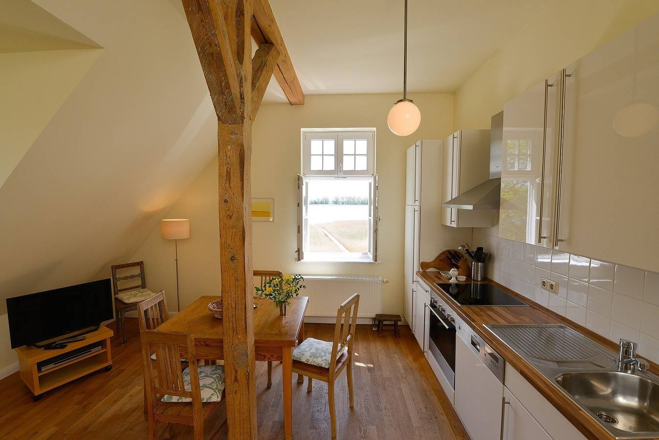 Ganze Wohnung, Ferienwohnung "Gut Grubnow Rügen - 5" mit Seeblick, Gemeinschaftsgarten und Wlan in Neuenkirchen (Rügen), Rügen