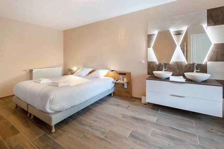 Bed & Breakfast 'Chambre Les Douves 4-Grange Arthuis' mit WLAN und Klimaanlage in Lavau, Loire-Tal