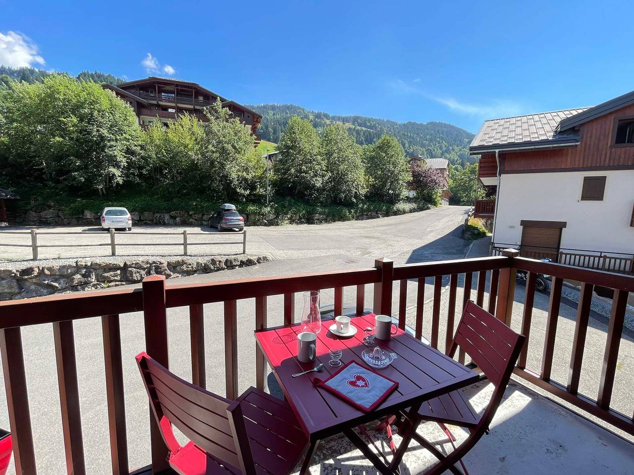 Apartamento entero, Apartamento acogedor con piscina, admite mascotas y estacionamiento en Flumet in Flumet, Albertville region