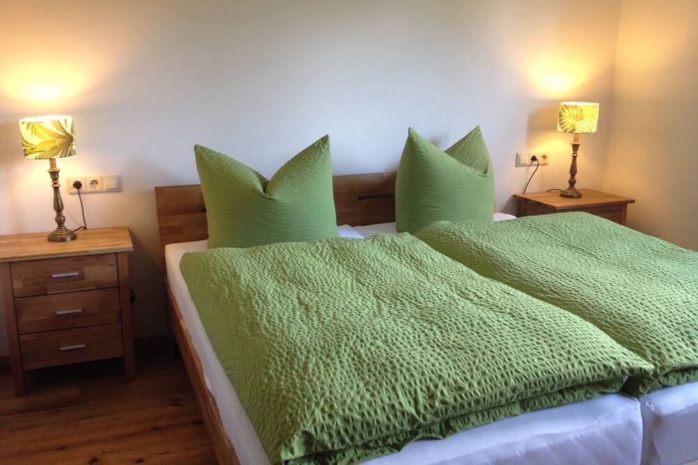 Ganze Wohnung, Stilvolle, helle Fewo \"Forelle\" im idyllischen Glasmacherdorf Schmidsfelden in Winterstetten, Leutkirch im Allgäu