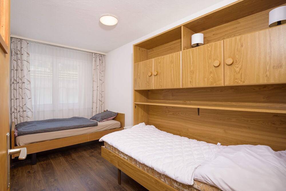 Ganze Wohnung, Helle 2-Zimmer in Davos mit Parkplatz und Balkon in Davos Platz 1, Davos