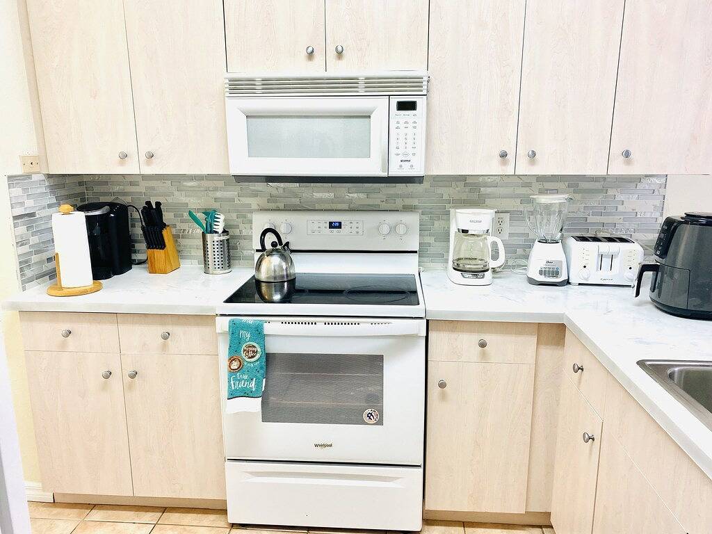 Snow Bird friendly..Gorgeous 3 bed 2 bath vacation property in a gated community in Lake Marion (FL)