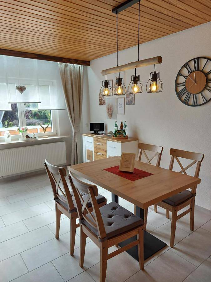 Ferienwohnung für 4 Personen, mit Balkon und Garten sowie Ausblick in Waldachtal