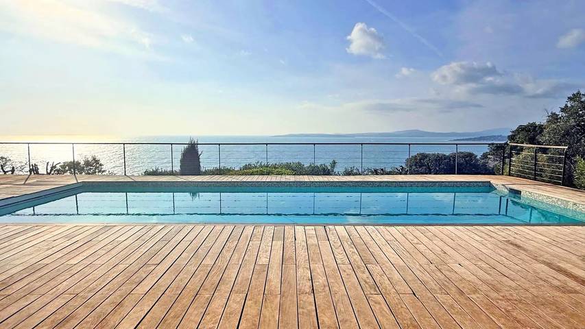 Villa pour 8 personnes, avec jardin ainsi que vue et piscine, animaux acceptés dans Les Issambres - 4