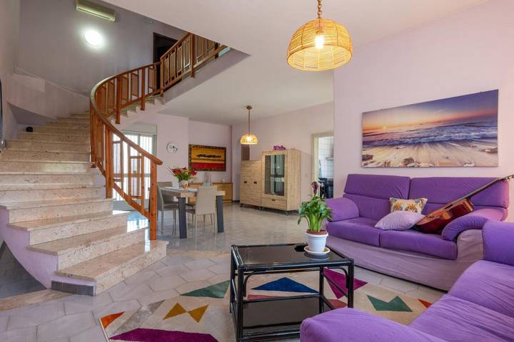 Villa per 5 persone, con panorama e giardino in Trappeto