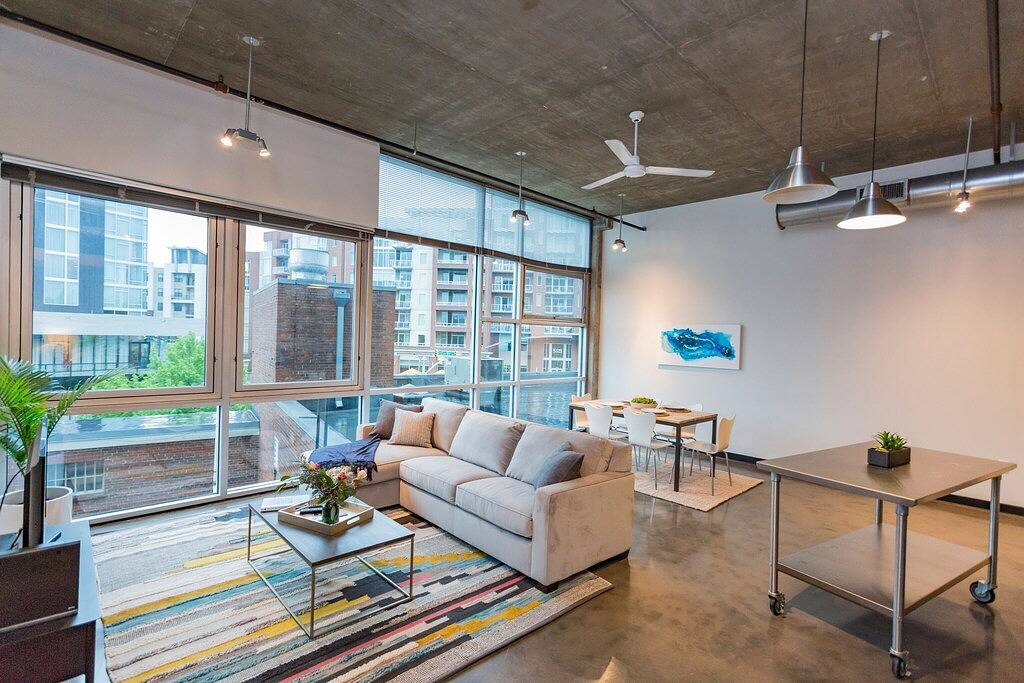 Ganze Wohnung, Stylish Loft 0.7 Miles From Downtown! in Nashville, Tennessee