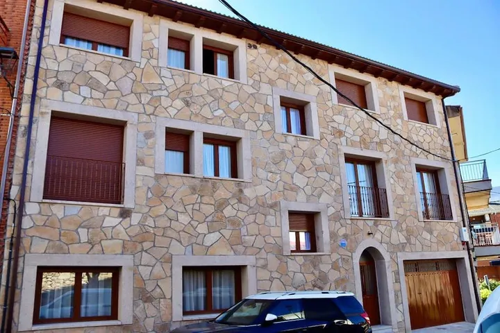 Ferienhaus für 24 Personen, mit Ausblick und Terrasse - 1