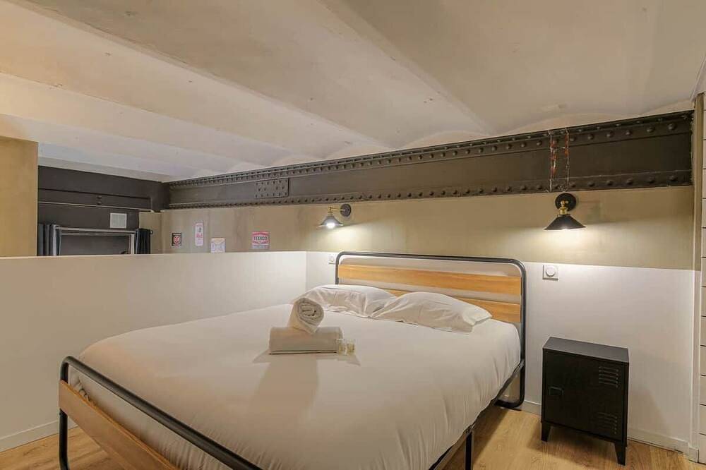 Apartamento entero, Lyon City - New Industrial Loft w/ Mezzanine in Caluire-et-Cuire, Lyon region