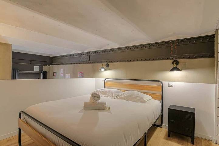 Apartamento entero, Lyon City - New Industrial Loft w/ Mezzanine in Caluire-et-Cuire, Lyon region