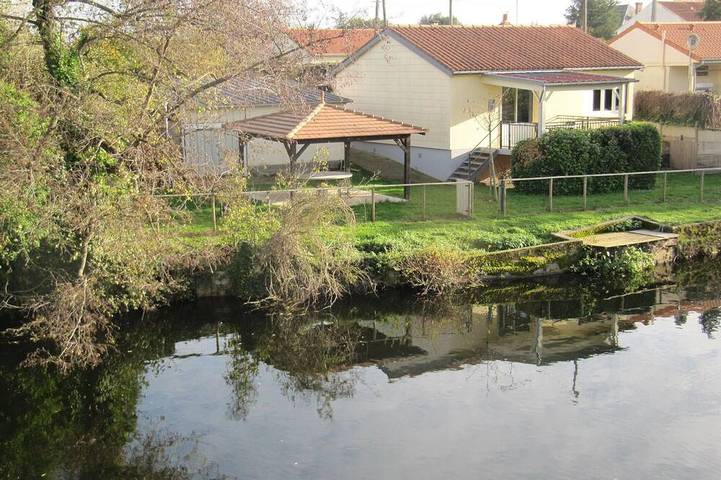 Location de vacances pour 4 personnes, avec Terrasse et Jardin à Saint-Martin-de-Sanzay