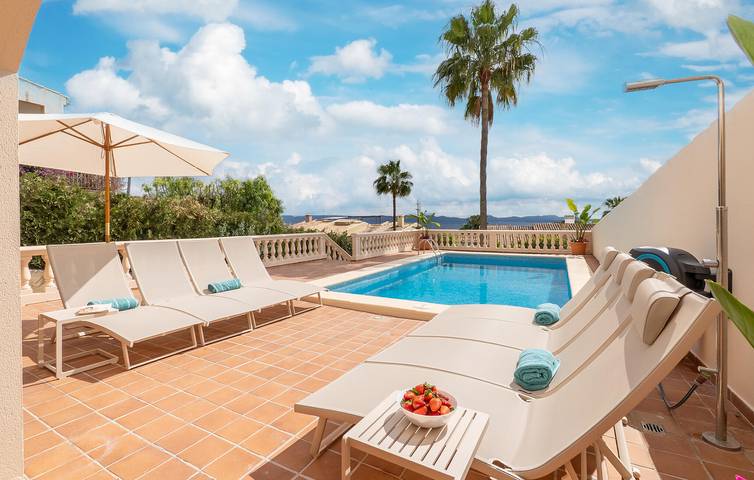 Ferienhaus für 8 Personen, mit Terrasse und Garten