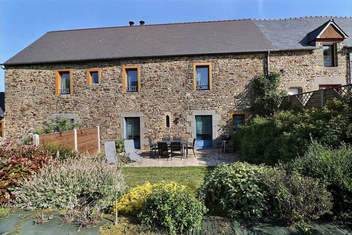 Gîte pour 6 personnes, avec Terrasse ainsi que Jardin et Vue à Saint-Père-Marc-en-Poulet