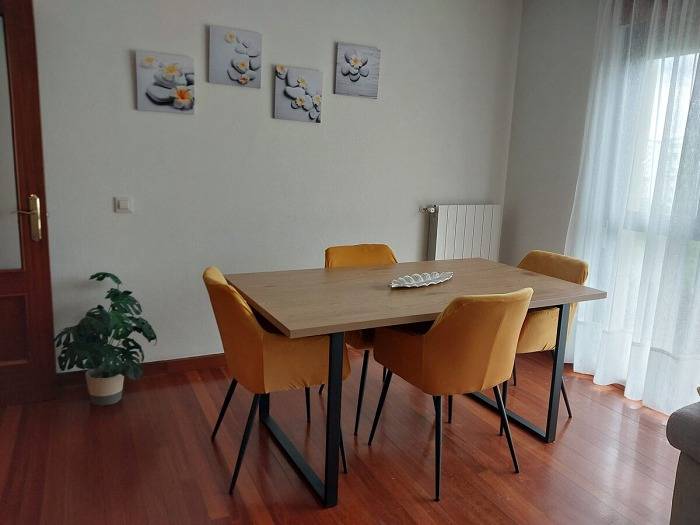 Ganze Ferienwohnung, Apartment · Camargo · ★Neu · 2 Schlafzimmer · 3 Betten · 1,5 Bäder in Camargo, Kantabrische Küste