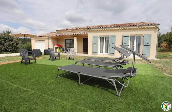 Gîte pour 6 personnes, avec terrasse ainsi que piscine et jardin - 1