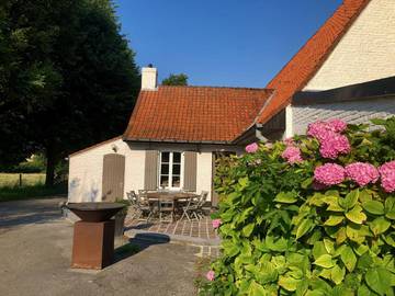 Gîte pour 15 personnes, avec vue et jardin à Méteren