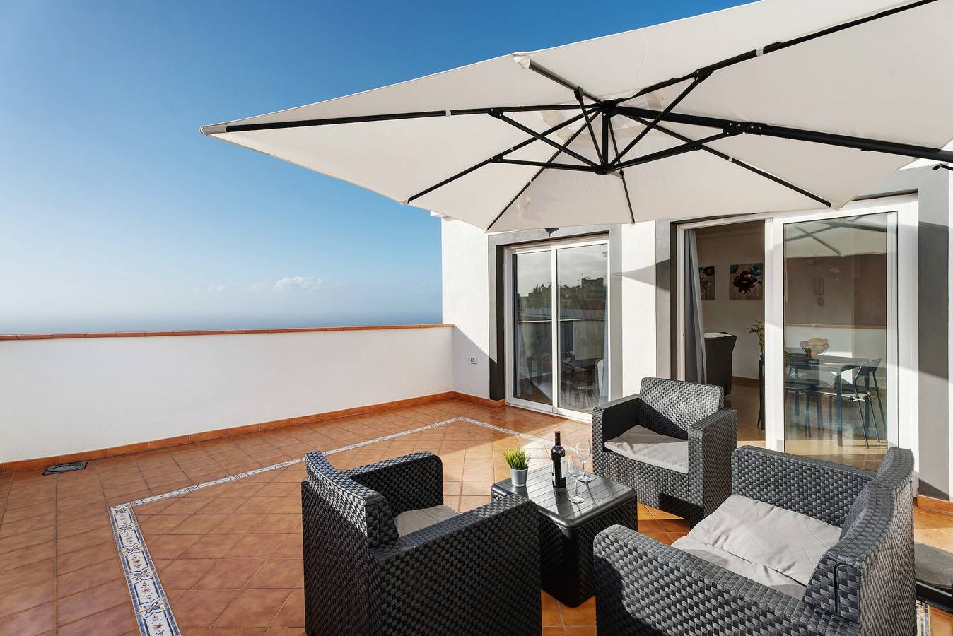 Apartamento entero, Apartamento de vacaciones 'Ático San Jose' con vistas al mar, terraza privada y Wi-Fi in Barrio de San Juan, La Victoria de Acentejo