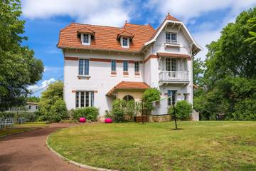 Villa pour 14 personnes, avec terrasse ainsi que jardin et piscine, adapté aux familles à Arcachon