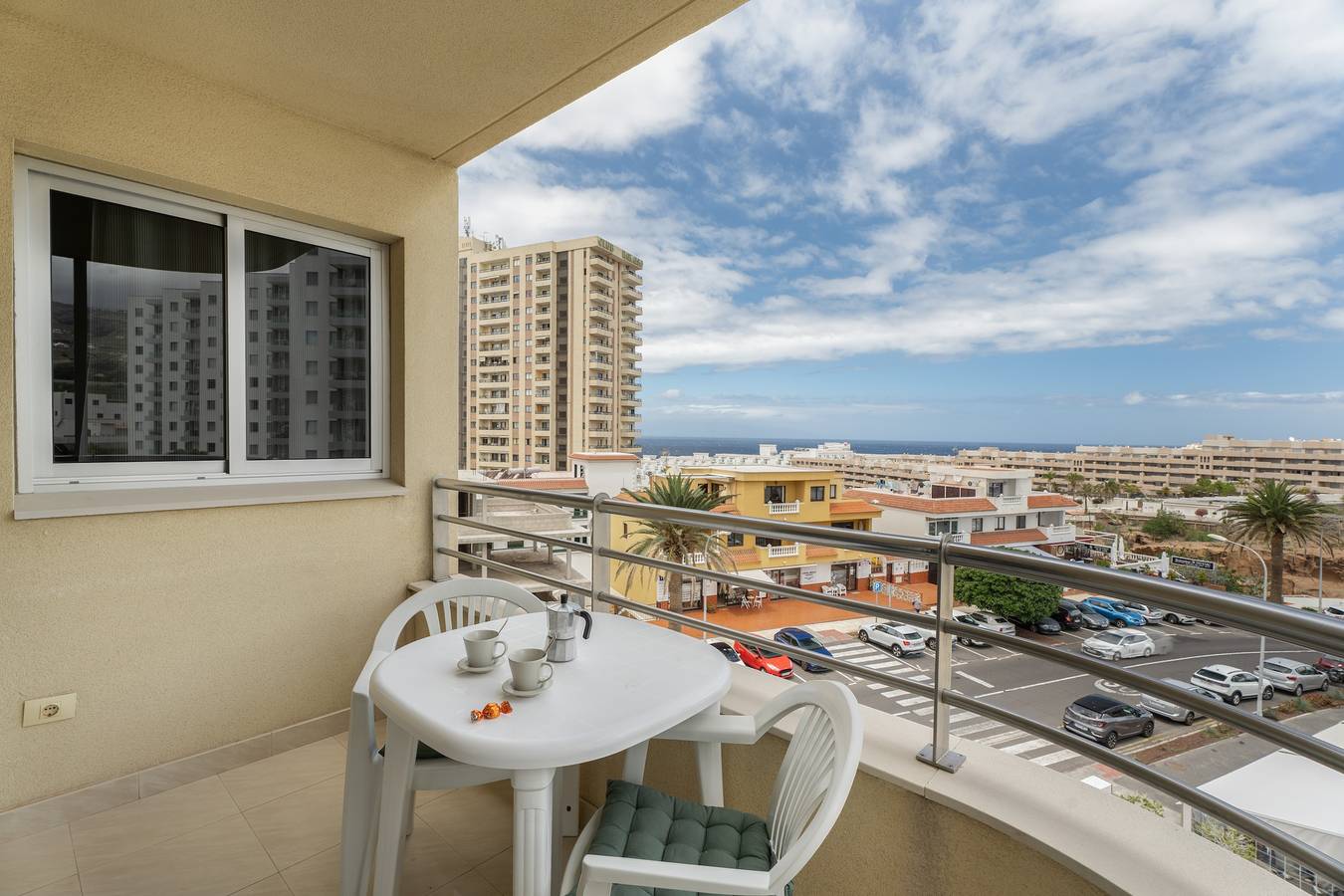 Apartamento entero, Apartamento de vacaciones 'Apartamento Sol Paraiso' con vistas al mar, piscina compartida y Wi-Fi in Playa Paraíso, Adeje