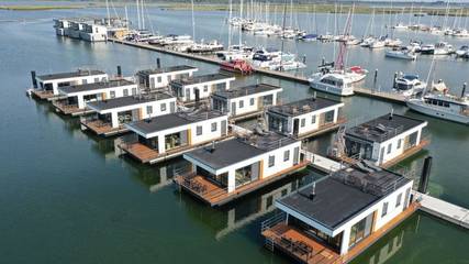 Boot für 4 Personen, mit Terrasse und Sauna sowie Seeblick am Greifswalder Bodden