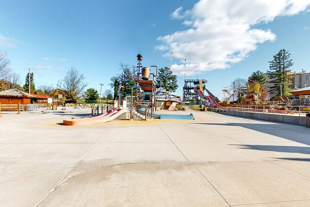 Ganze Wohnung, 4th-floor coursefront condo with balcony & washer/dryer in Wisconsin Dells, Adams County (WI)