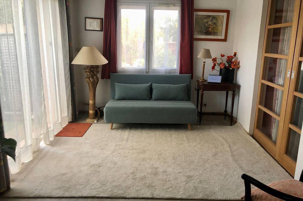 Appartement entier, Un petit coin de paradis dans la garigue Nîmoise 2 pers. in Nîmes, Région de Nîmes