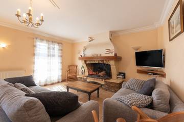 Gîte pour 13 Personnes dans Ouzous, Hautes-Pyrénées, Photo 1