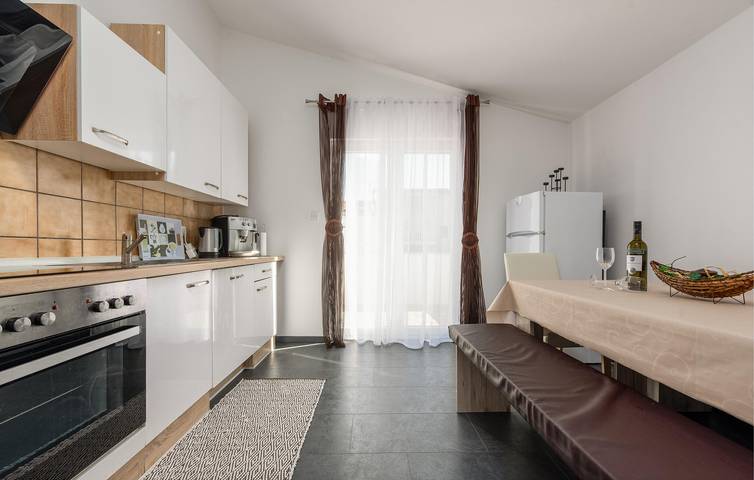 Ferienwohnung für 8 Personen, mit Garten und Terrasse in Vrsi - 4