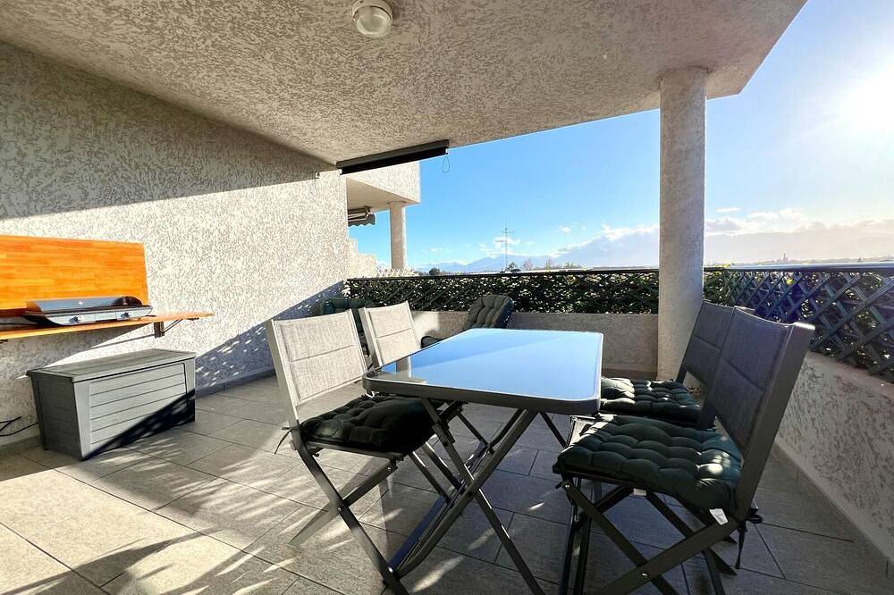 Appartement entier, Appartement 4 personnes à Aléria Haute-Corse. Animal de compagnie accepté in Aléria, Arrondissement de Corte