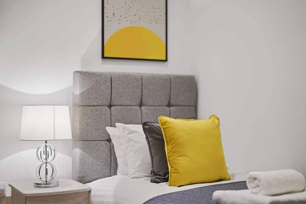 Eton Townhouse | 5 Beds | Castle Views | Parking | Prime High Street Location in Eton, Berkshire