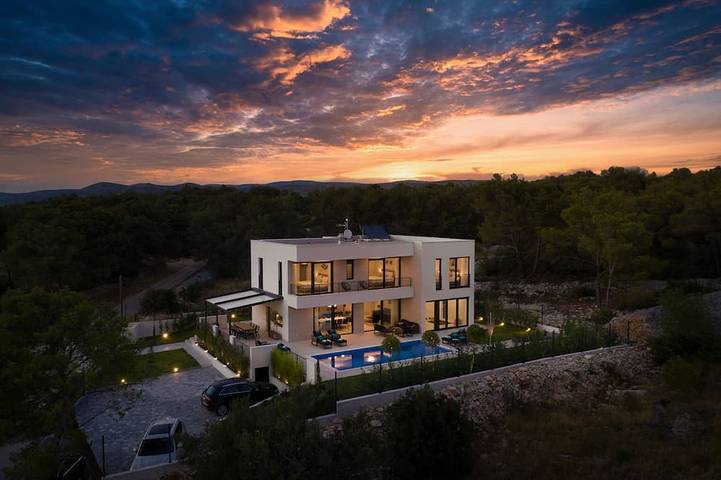 Villa pour 8 personnes, avec Terrasse et Jardin à Brodarica