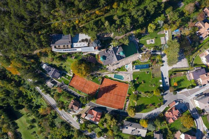 Hôtel pour 2 personnes, avec piscine et vue ainsi que jardin et sauna, animaux acceptés à Fai della Paganella