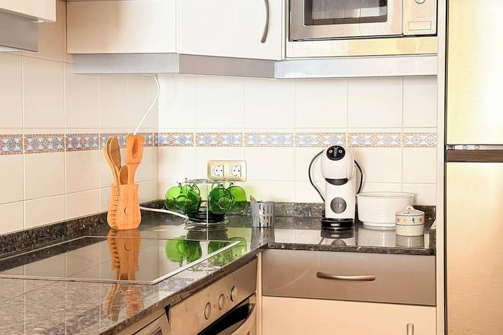 Ganze Wohnung, Xilgar Apt Raxo Beach, with views one minute from the beach in Praia de Xiorto (Poio), Poio