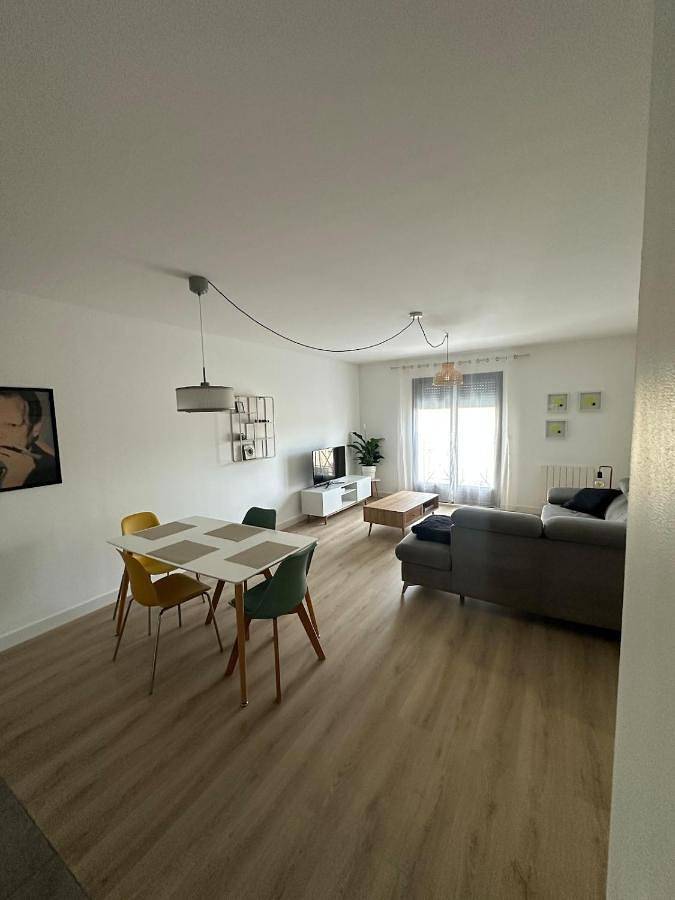 Appartement entier, Grand T2 cosy à deux pas de Bordeaux, Arkea Arena, Netflix, Wifi, Nespresso in Cenon, Région de Bordeaux