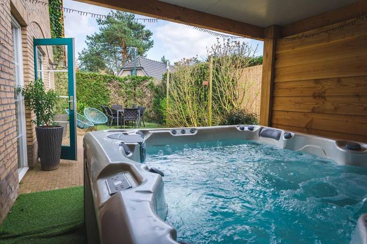 Ferienhaus für 8 Personen, mit Whirlpool und Garten sowie Sauna
