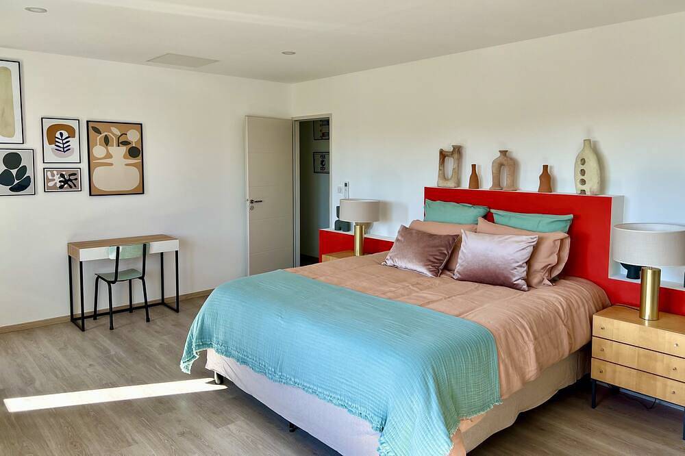 Chambre spacieuse décorée avec beaucoup de charme et minimalisme in Cavaillon, Parc naturel régional du Luberon