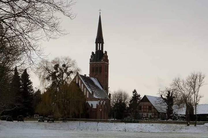 Ferienhaus für 2 Personen, mit Terrasse und Garten in Basedow