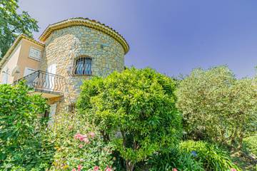 Gîte pour 8 personnes, avec terrasse à Le Bar-sur-Loup