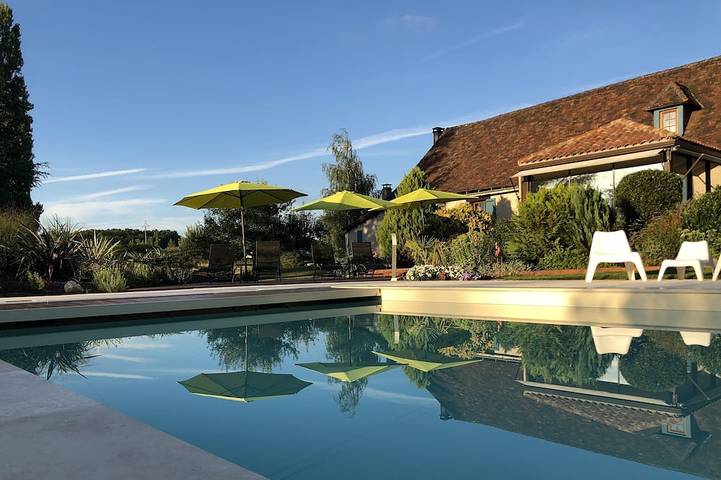Gîte pour 8 personnes, avec piscine et jardin