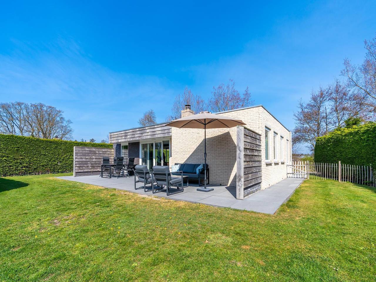 Geschmackvoll eingerichteter freistehender Bungalow. in De Koog, Westfriesische Inseln