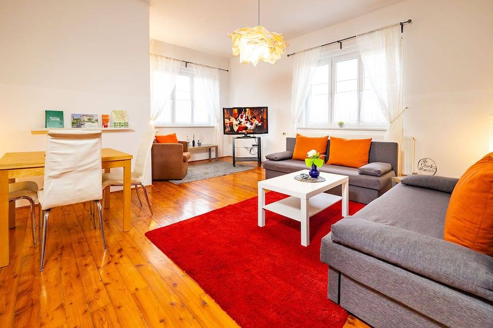Ganze Wohnung, Gemütliche & geräumige 142m² große Ferienwohnung für bis zu 5 Personen in Steirerland