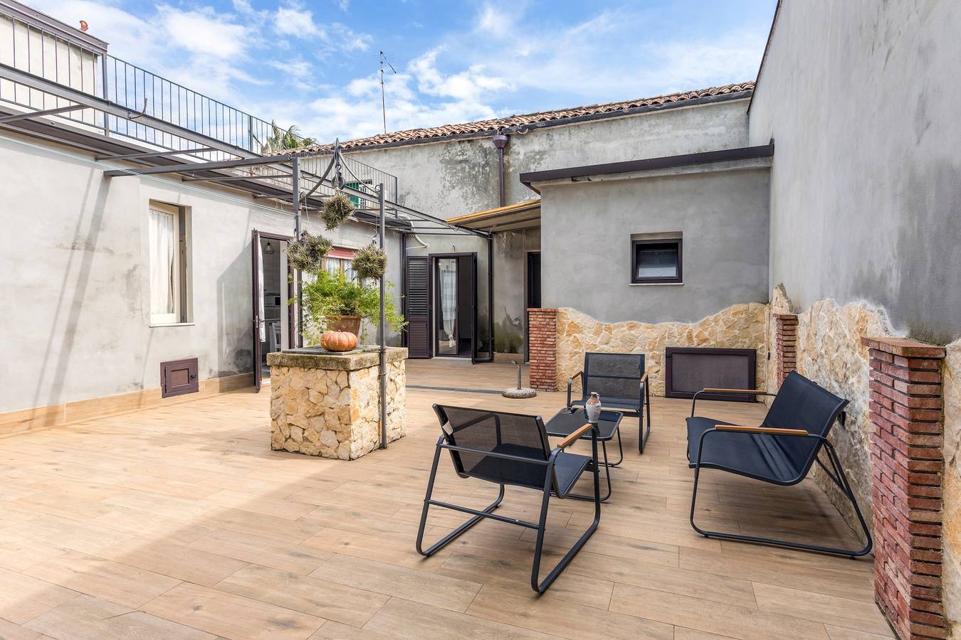 Apartamento inteiro, La Papuzzella – Apartamento espaçoso em Puntalazzo, Sicília, com terraço e vista in Puntalazzo, Mascali