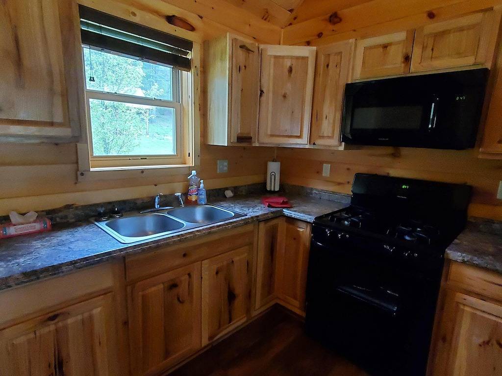 Great Valley Cabin 2 - Spacious Family Getaway with Pine Creek Access in Tioga County
